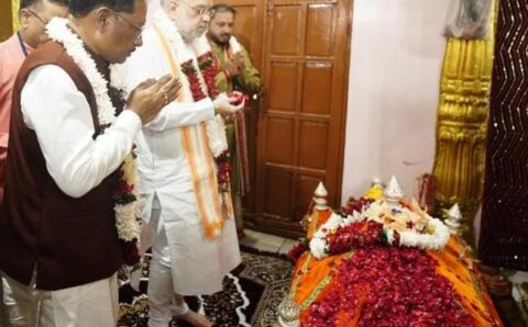 केंद्रीय गृह मंत्री शाह और मुख्यमंत्री साय ने मां दंतेश्वरी की पूजा-अर्चना कर देश-प्रदेश की सुख-शांति, समृद्धि और खुशहाली का मांगा आशीर्वाद