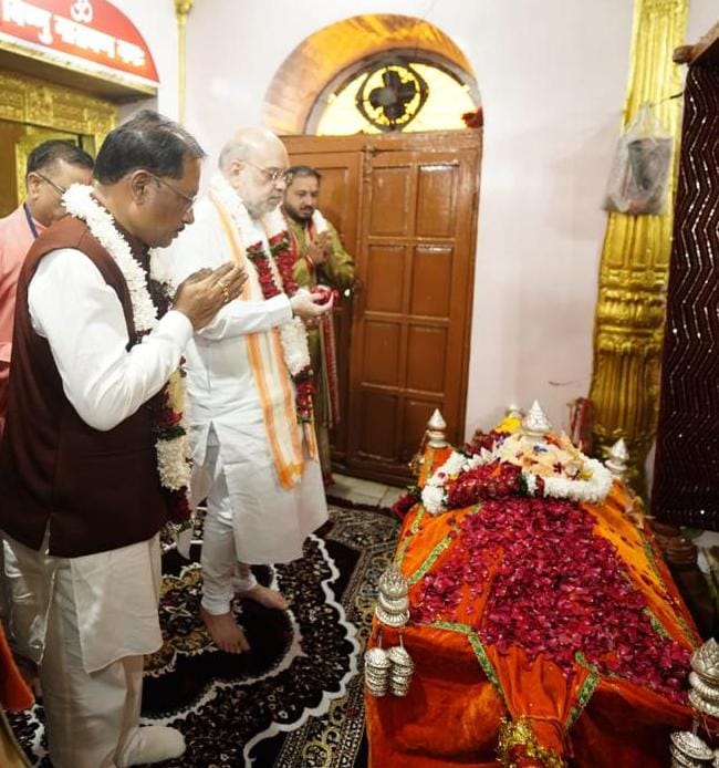 केंद्रीय गृह मंत्री शाह और मुख्यमंत्री साय ने मां दंतेश्वरी की पूजा-अर्चना कर देश-प्रदेश की सुख-शांति, समृद्धि और खुशहाली का मांगा आशीर्वाद