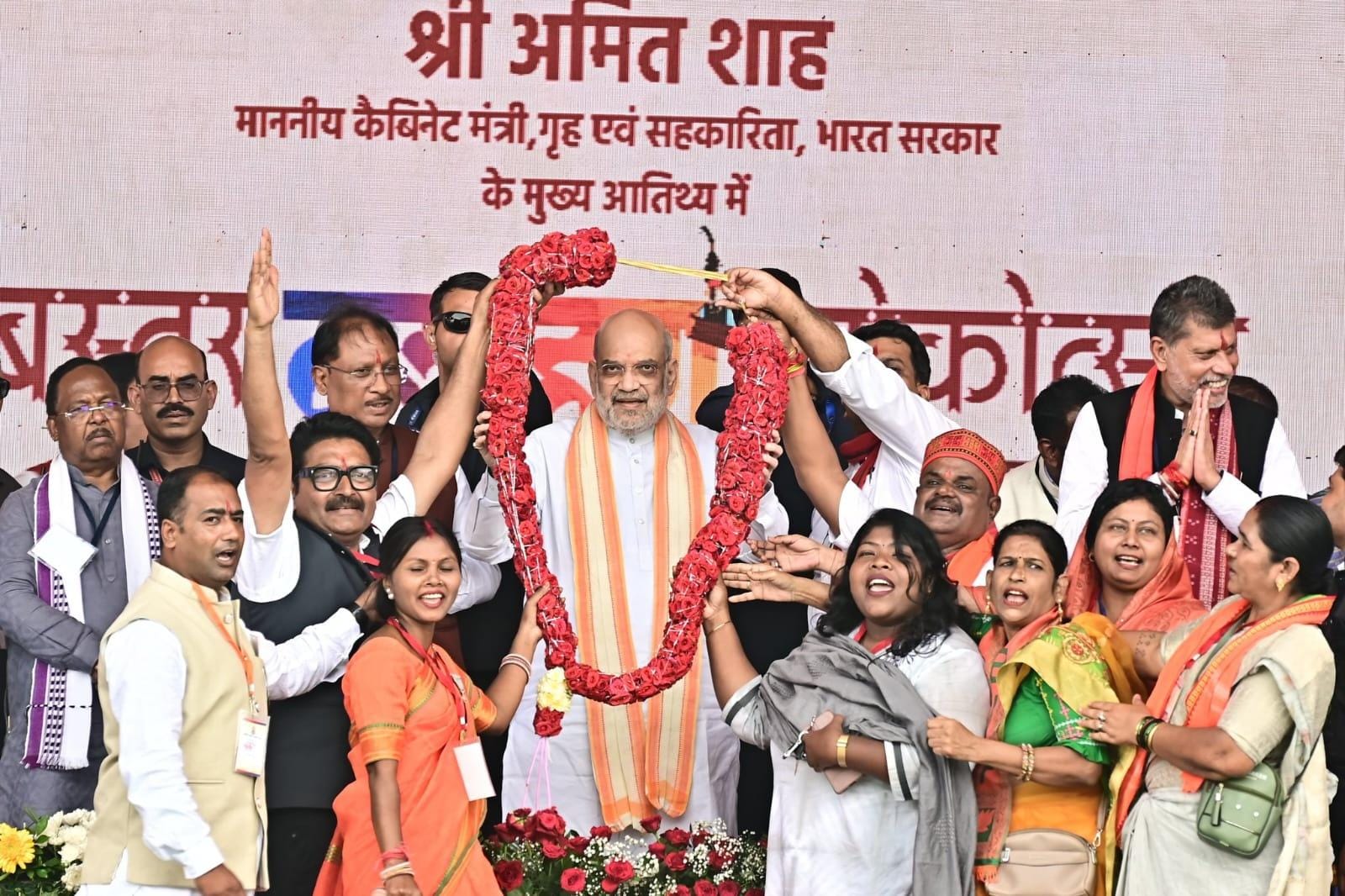 केन्द्रीय गृह मंत्री शाह ने आज छत्तीसगढ़ के जगदलपुर में बस्तर दशहरा महोत्सव को संबोधित किया