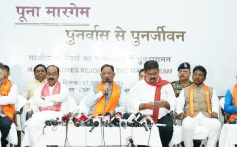 210 नक्सलियों का आत्मसमर्पण, बस्तर में नक्सल उन्मूलन की दिशा में ऐतिहासिक दिन, बंदूक छोड़ संविधान अपनाने वालों का सीएम ने किया स्वागत