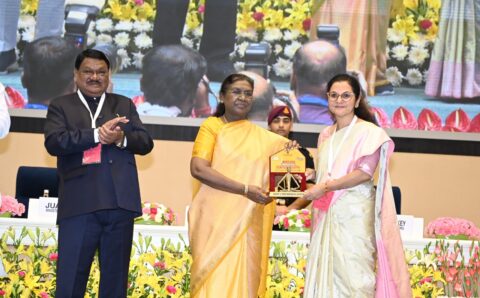 “धरती आबा से दिल्ली तक गूंजी कोरिया की गाथा” — राष्ट्रपति मुर्मू ने कलेक्टर चंदन त्रिपाठी को राष्ट्रीय सम्मान से नवाज़ा