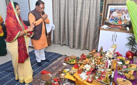 मुख्यमंत्री विष्णु देव साय ने की गोवर्धन पूजा, प्रदेश की सुख-समृद्धि और खुशहाली की कामना