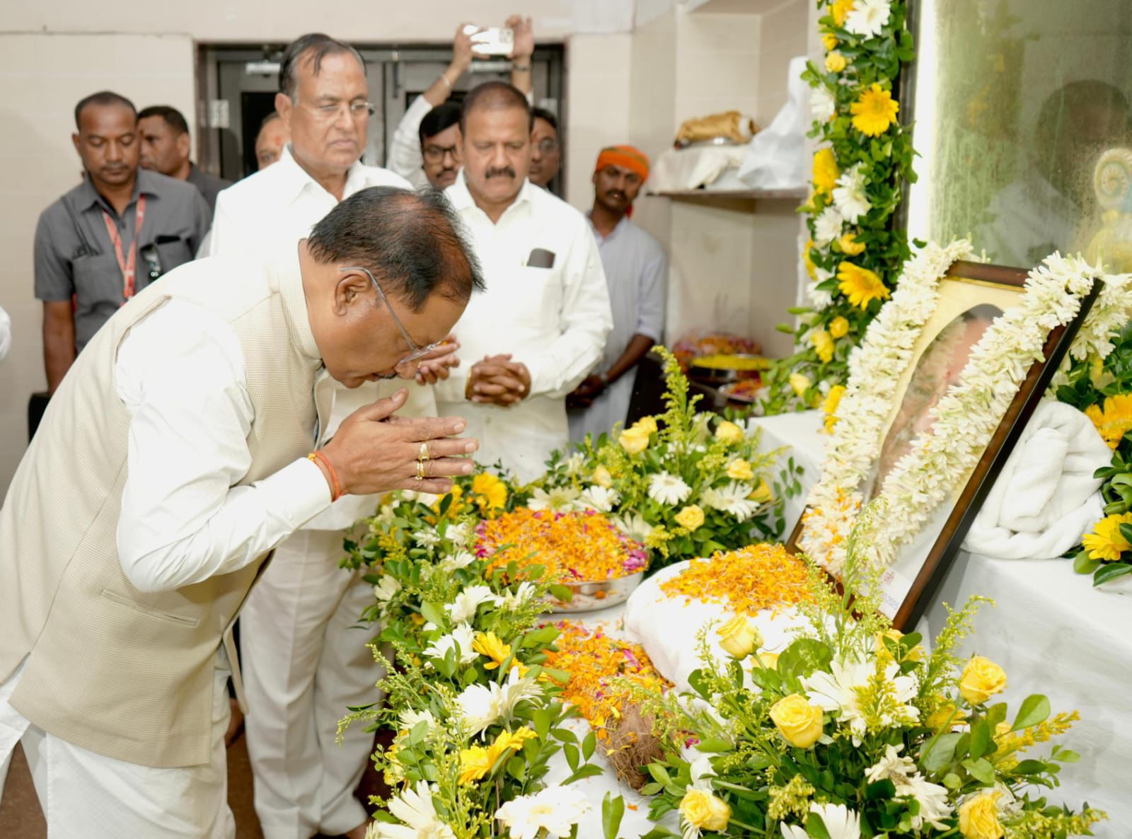 मुख्यमंत्री साय ने पूर्व विधानसभा उपाध्यक्ष स्वर्गीय लाल अग्रवाल को दी श्रद्धांजलि