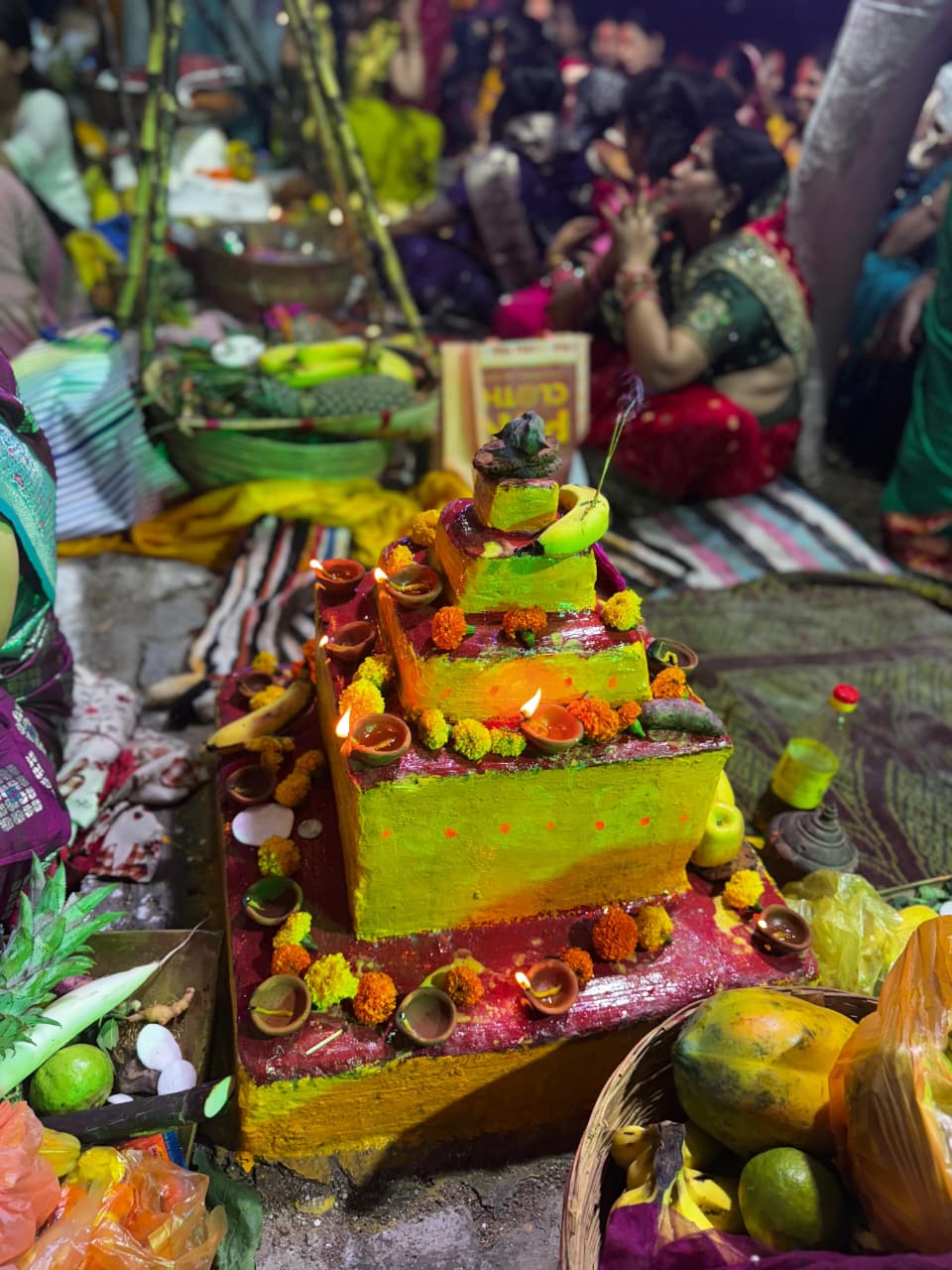 नरैया तालाब में 40 वर्षों से हो रही है छठ पूजा, आज छठ व्रतियों ने डूबते सूर्य को दिया अर्घ्य