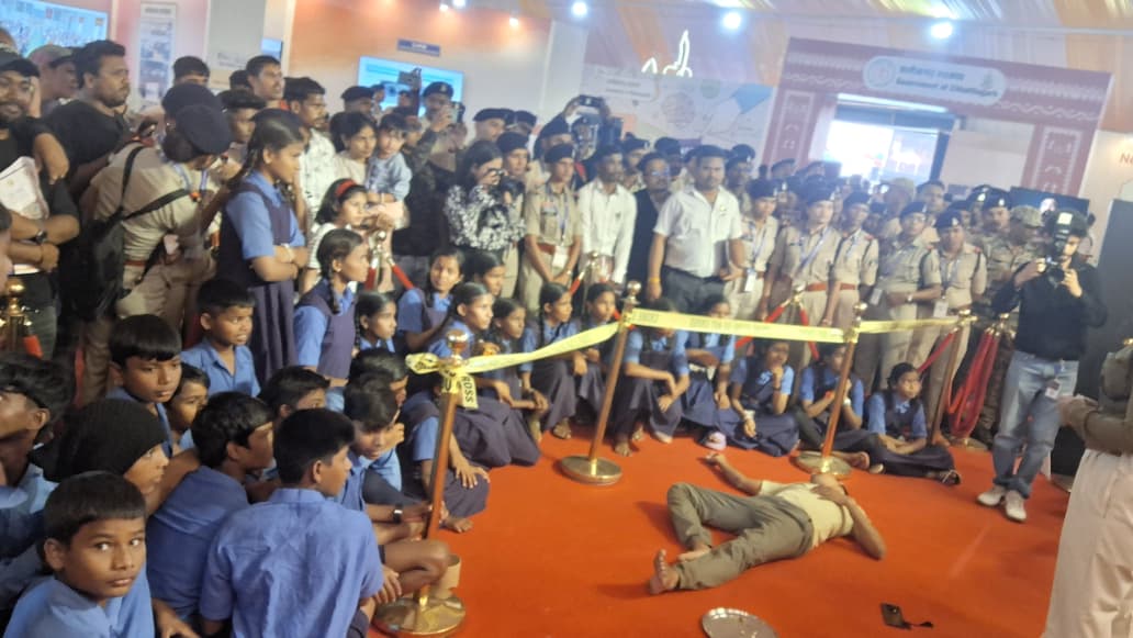 राज्योत्सव में पुलिस विभाग की प्रदर्शनी बनी सजीव रंगमंचराज्योत्सव में पुलिस विभाग की प्रदर्शनी बनी सजीव रंगमंच