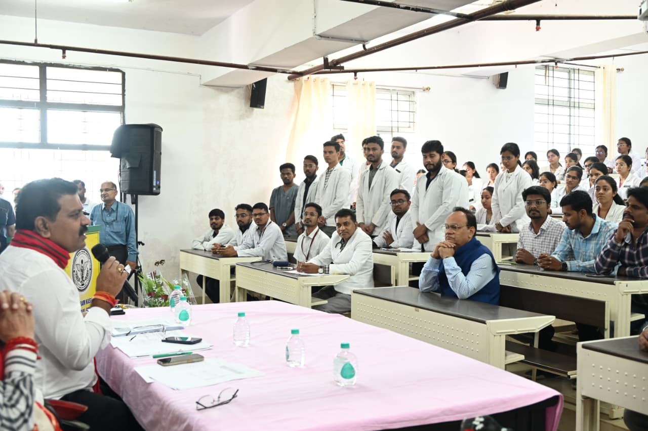 चिकित्सकों के लिए मानव स्वास्थ्य सेवा से बढ़कर, कोई खुशी और आनंद नहीं – उप मुख्यमंत्री शर्मा