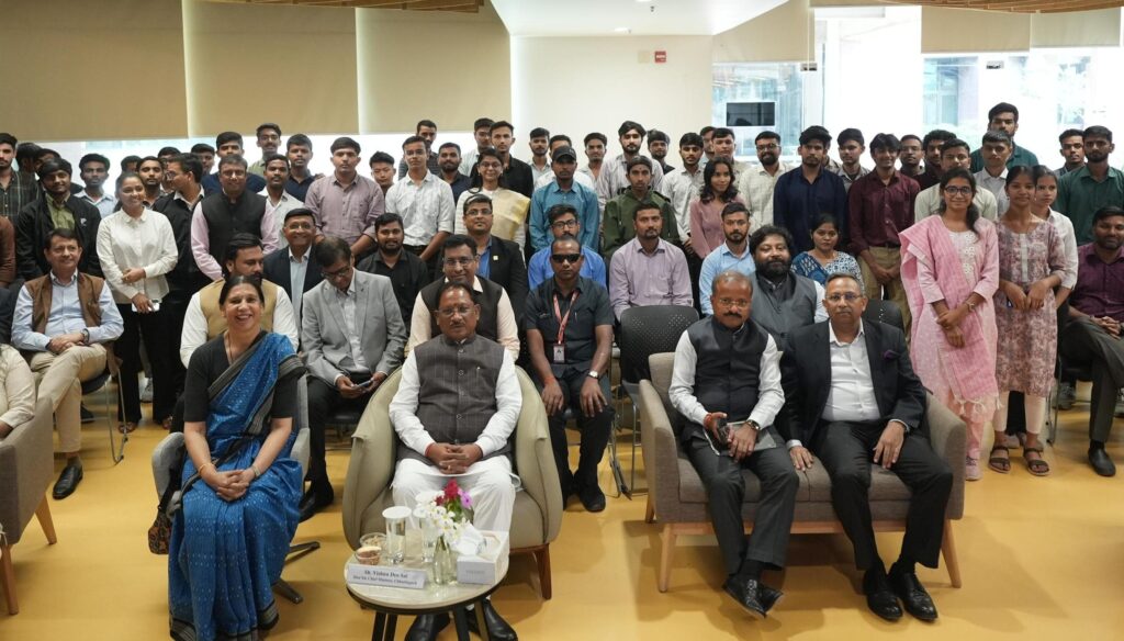 मुख्यमंत्री ने किया पांडे की पुस्तक ’’छत्तीसगढ़ अतीत से अब तक’’ का विमोचन