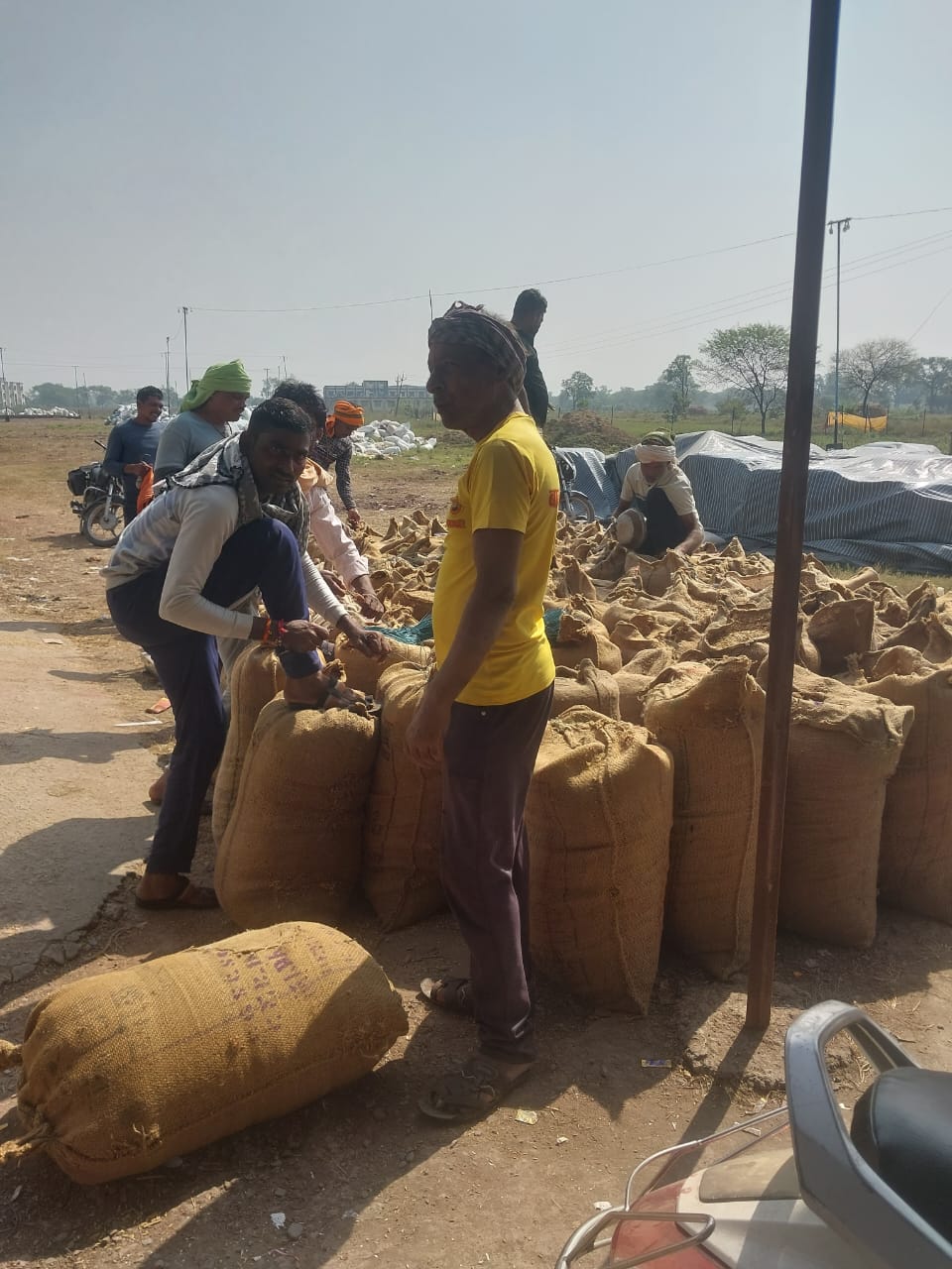 मुख्यमंत्री साय के नेतृत्व में प्रदेश के किसानों से समर्थन मूल्य पर धान खरीदी का सिलसिला शुरू