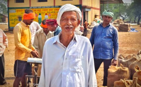 धान विक्रय में हुई सुगमता से प्रसन्नचित है बुजुर्ग किसान कोल्हु राम साहू