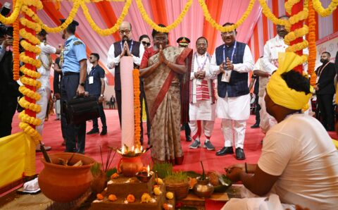 राष्ट्रपति ने अंबिकापुर, छत्तीसगढ़ में ‘जनजातीय गौरव दिवस’ समारोह में गरिमामयी उपस्थिति दर्ज कराई