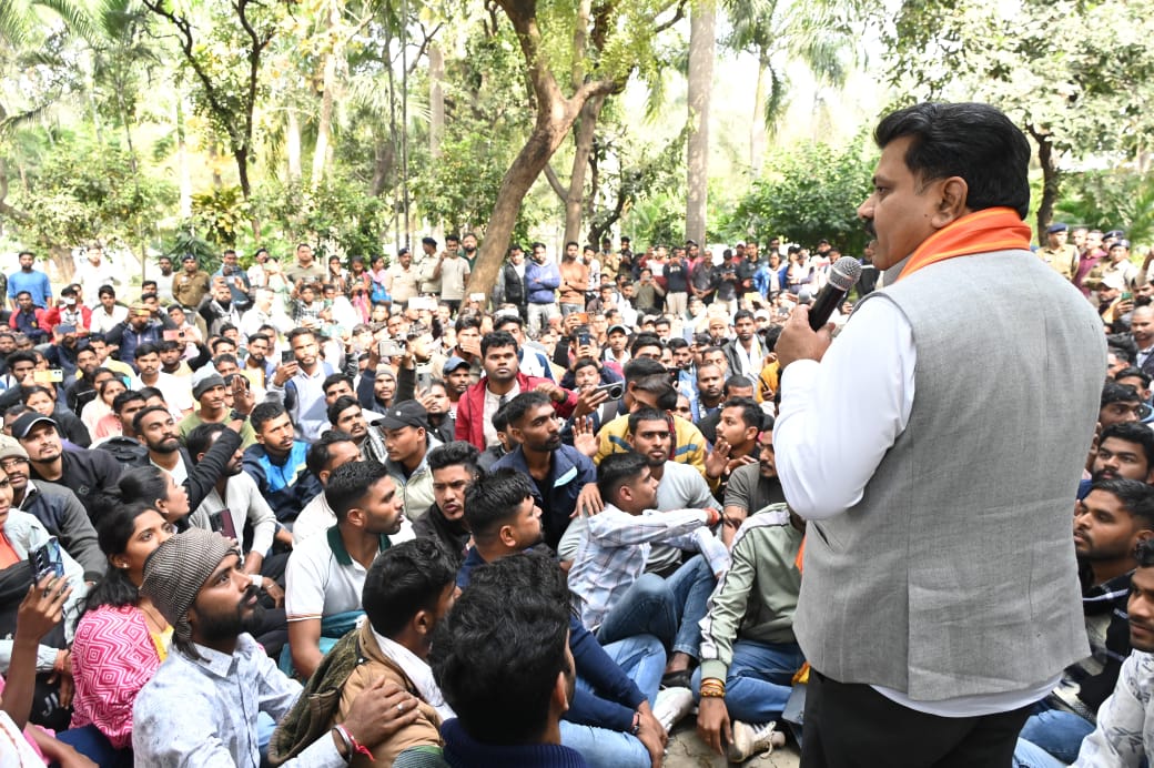 आरक्षक भर्ती प्रक्रिया में पारदर्शिता के लिए शासन पूरी तरह प्रतिबद्ध – उपमुख्यमंत्री शर्मा