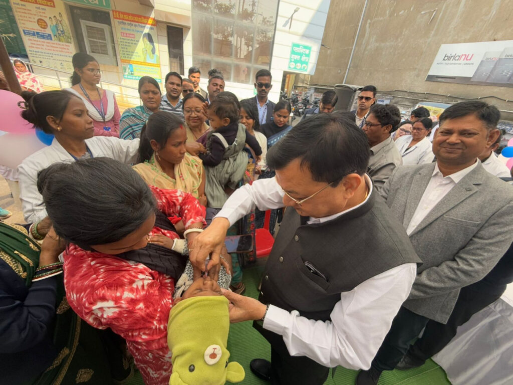 बच्चों को पोलियो की खुराक पिलाकर मंत्रीदेवांगन ने किया पल्स पोलियो अभियान का शुभारंभ