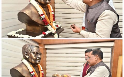मुख्यमंत्री साय ने अटल बिहारी वाजपेयी की प्रतिमा पर माल्यार्पण कर दी श्रद्धांजलि
