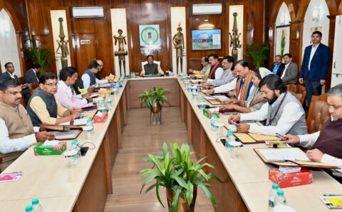 मुख्यमंत्री की अध्यक्षता में आज मुख्यमंत्री निवास कार्यालय में आयोजित कैबिनेट की बैठक में अनेक महत्वपूर्ण निर्णय लिए गए