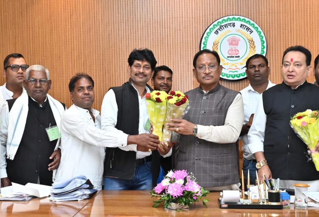 मुख्यमंत्री साय ने विजय दिवस पर शहीदों को किया नमन