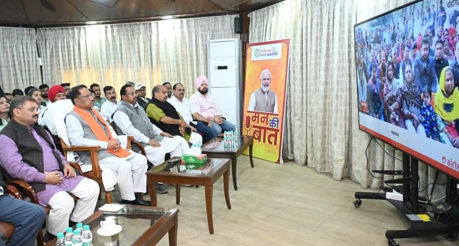 मुख्यमंत्री साय ने जनप्रतिनिधियों संग ‘मन की बात’ कार्यक्रम की 129वीं कड़ी का श्रवण