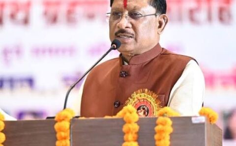 मुख्यमंत्री साय ने अमर शहीद वीर नारायण सिंह के बलिदान दिवस पर किया नमन