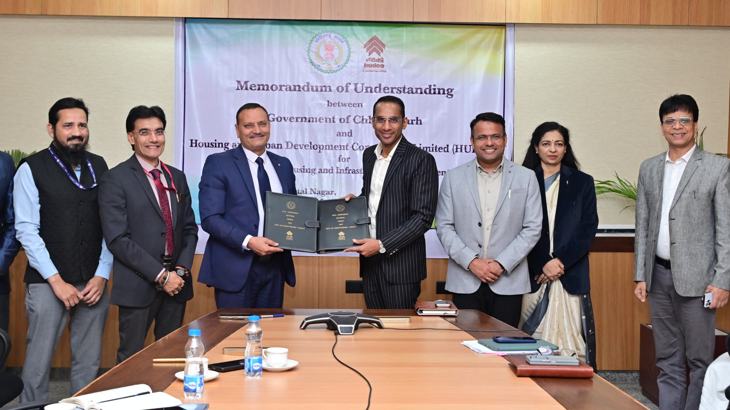 आवास और बुनियादी ढांचा विकास के लिए एम.ओ.यू. पर हस्ताक्षर