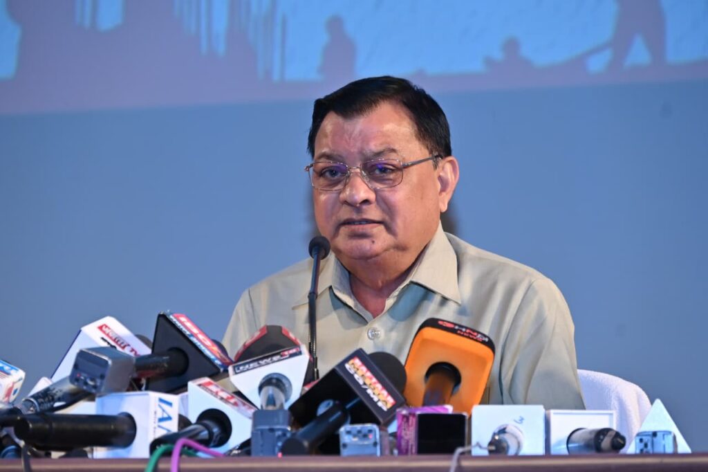 श्रम मंत्री लखनलाल देवांगन की पत्रकारवार्ता