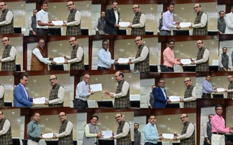 ई-ऑफिस में उत्कृष्ट कार्य करने वाले अधिकारी- कर्मचारियों को मुख्य सचिव ने किया सम्मानित