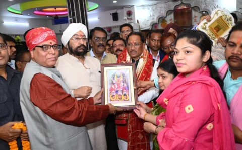 मुख्यमंत्री साय ने महालक्ष्मी मंदिर में की पूजा-अर्चना, प्रदेशवासियों की सुख-समृद्धि कामना की