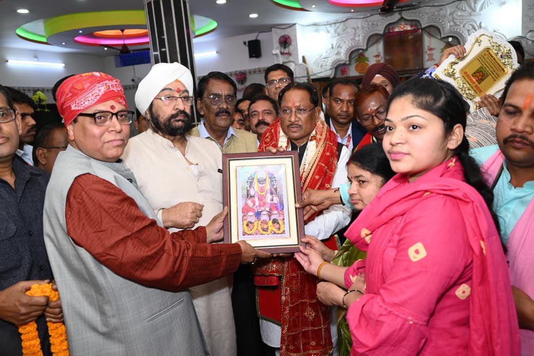 मुख्यमंत्री साय ने महालक्ष्मी मंदिर में की पूजा-अर्चना, प्रदेशवासियों की सुख-समृद्धि कामना की