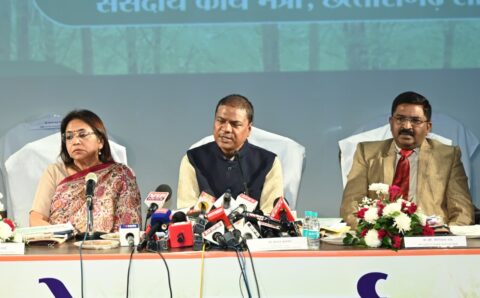 वन मंत्री केदार कश्यप की पत्रकार वार्ता