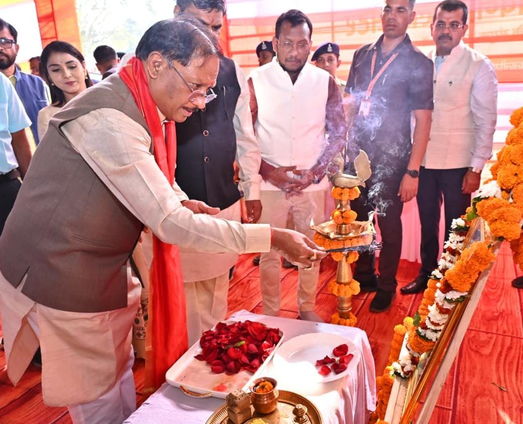 मुख्यमंत्री साय ने जन्मदिन पर रक्तदान शिविर का किया शुभारंभ