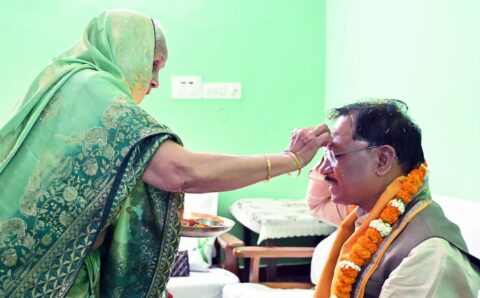 माँ का आशीर्वाद और अपार जनस्नेह, बगिया में आत्मीयता के साथ मना मुख्यमंत्री का जन्मदिन