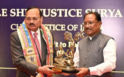 मुख्यमंत्री साय ने भारत के मुख्य न्यायाधीश न्यायमूर्ति सूर्यकांत का किया आत्मीय स्वागत