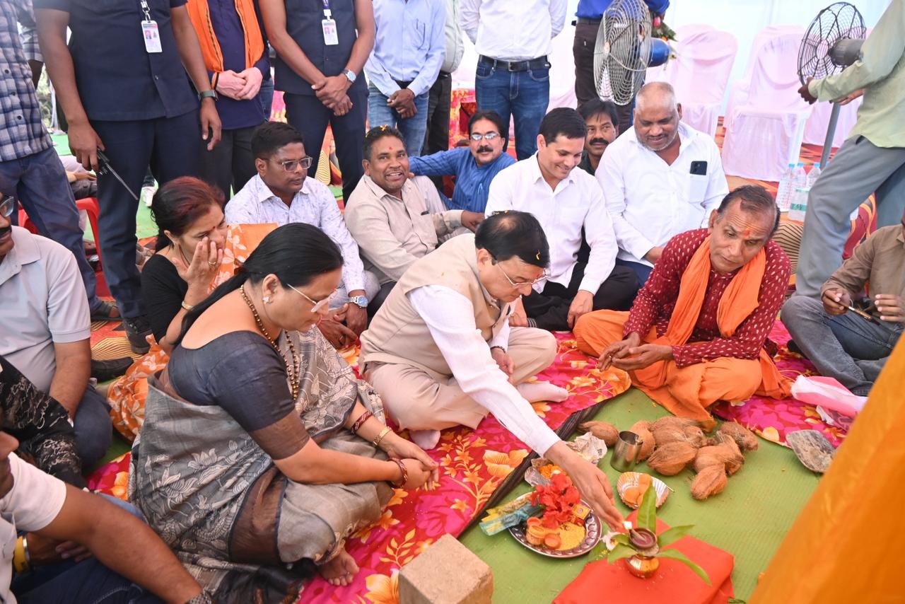 शासकीय स्कूलों के बुनियादी सुविधाओं के विकास के लिए संकल्पित होकर कार्य कर रही विष्णु देव सरकार : उद्योग मंत्री लाल देवांगन
