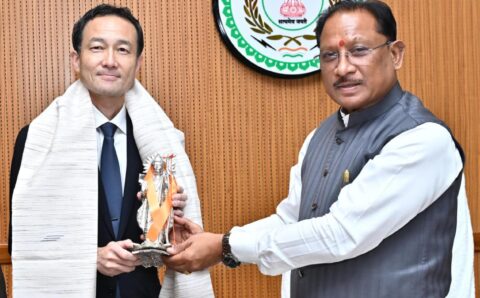 मुख्यमंत्री साय से जापान दूतावास के राजनीतिक मामलों के मंत्री नोरिआकि ने की सौजन्य मुलाकात