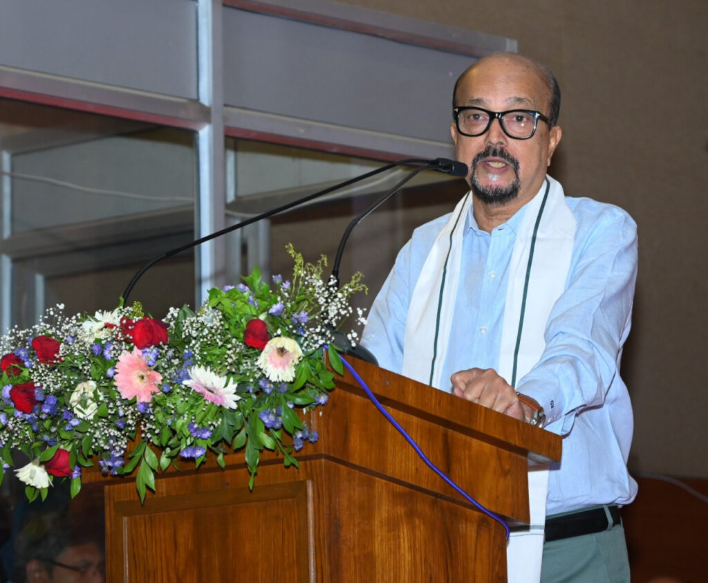 अपनी भावनाओं, दुख और खुशी को व्यक्त करने का सबसे सरल और सशक्त माध्यम हमारी मातृभाषा होती है- डेका