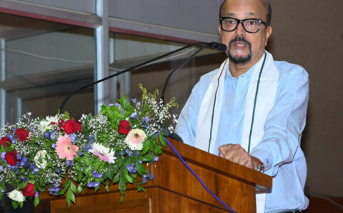 अपनी भावनाओं, दुख और खुशी को व्यक्त करने का सबसे सरल और सशक्त माध्यम हमारी मातृभाषा होती है- डेका