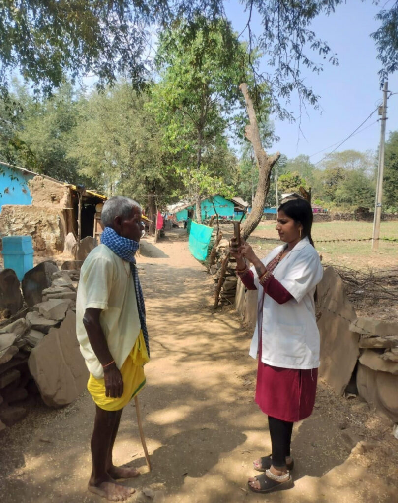 आयुष्मान और वय वंदन कार्ड वितरण में प्रदेश का अग्रणी जिला बना बस्तर