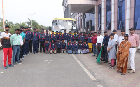 सरगुजा ओलंपिक के लिए सूरजपुर के 410 खिलाड़ी होंगे शामिल, जिला पंचायत सीईओ ने बस को हरी झंडी दिखाकर किया रवाना