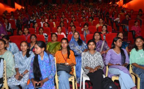 मंत्री लक्ष्मी राजवाड़े ने 600 छात्राओं को दिखाई द केरल स्टोरी 2