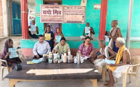आयुर्वेद चिकित्सा शिविर में 405 मरीजों का हुआ निःशुल्क उपचार
