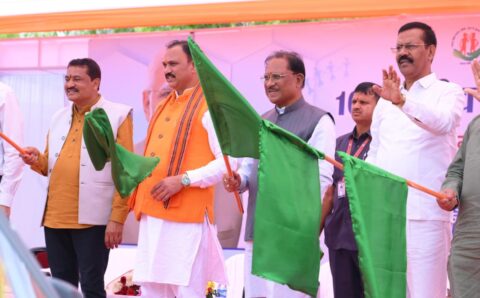 प्रदेश की लाइफलाइन हुई सशक्त: मुख्यमंत्री ने 370 नई एम्बुलेंस को दिखाई हरी झंडी