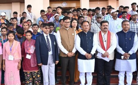 नए विश्वास के साथ आगे बढ़ रहे पुनर्वासित युवा: विधानसभा में समझी जनतांत्रिक प्रणाली