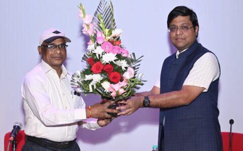 जनसंपर्क विभाग के अपर संचालक दरियो को सेवानिवृत्ति पर दी गई गरिमामय विदाई