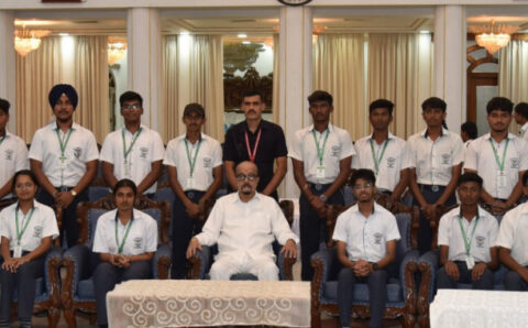 धमतरी के विद्यार्थियों ने किया लोकभवन का भ्रमण : राज्यपाल से की आत्मीय मुलाकात