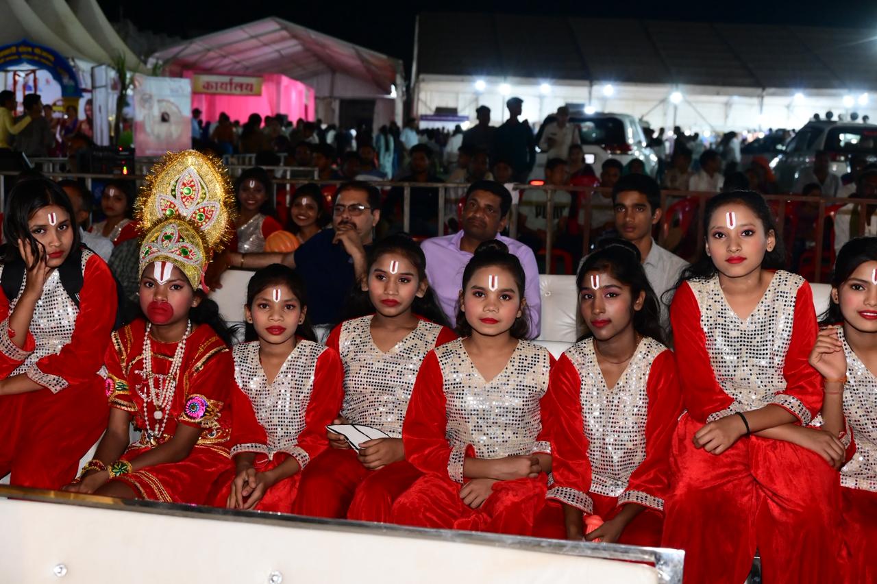 स्वदेशी मेले के समापन में पर्यटन मंत्री राजेश अग्रवाल हुए शामिल, स्थानीय उत्पादों को बढ़ावा देने का दिया संदेश