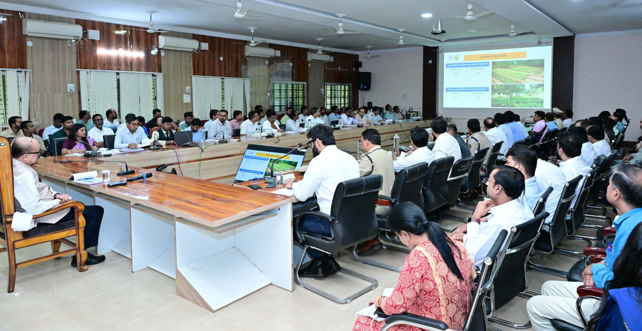 विशेष पिछड़ी जनजाति पहाड़ी कोरवा परिवारों के लिए प्रत्येक माह लगाए मेडिकल कैंप – राज्यपाल डेका