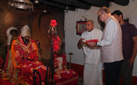 राज्यपाल डेका सोगड़ा आश्रम पहुंचे मां काली की पूजा अर्चना कर प्रदेशवासियों की सुख समृद्धि और खुशहाली की कामना की