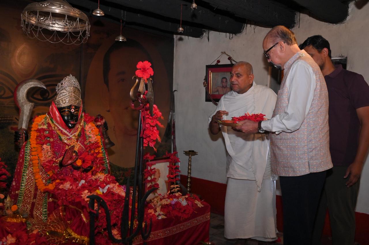 राज्यपाल डेका सोगड़ा आश्रम पहुंचे मां काली की पूजा अर्चना कर प्रदेशवासियों की सुख समृद्धि और खुशहाली की कामना की