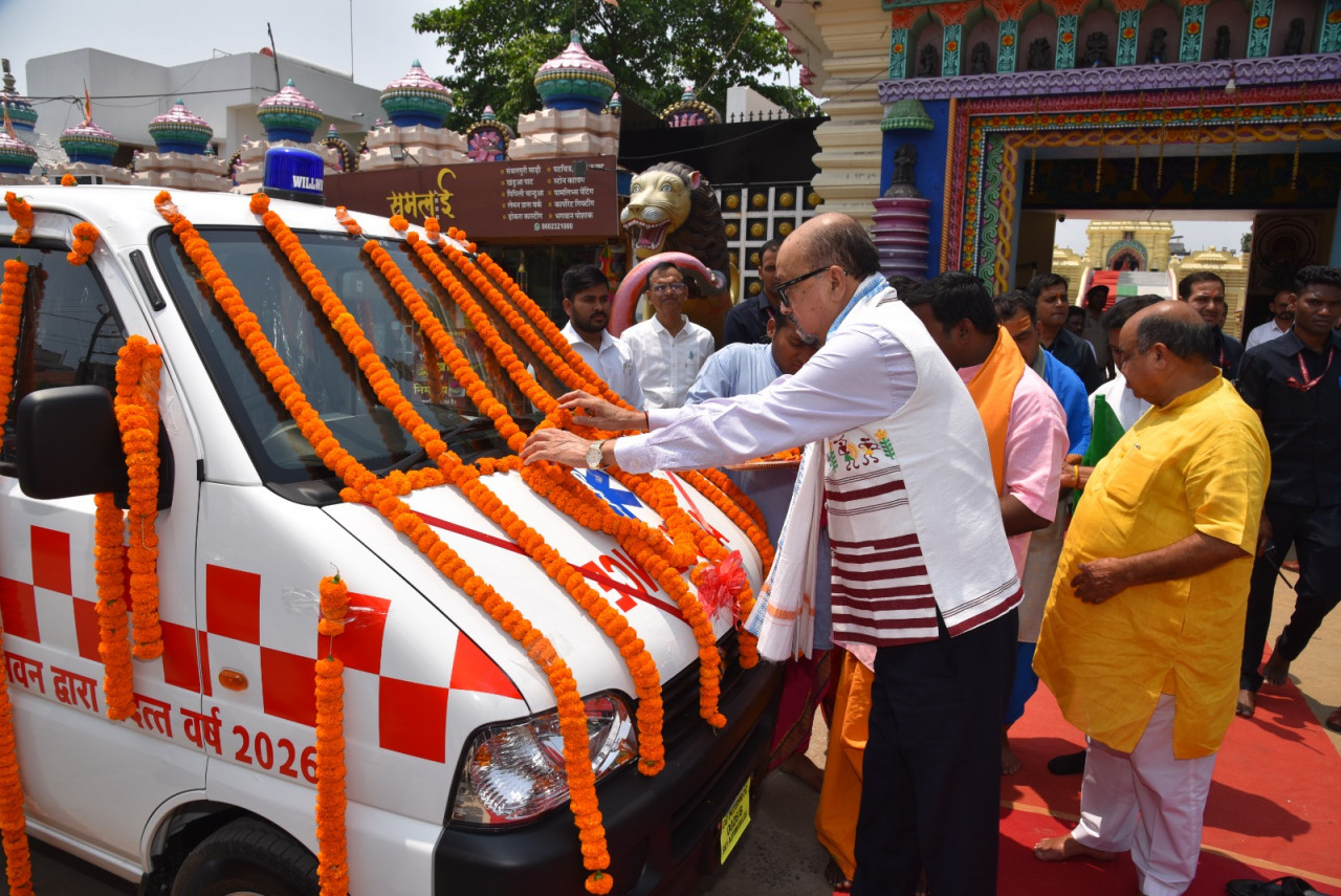 राज्यपाल डेका ने श्री जगन्नाथ मंदिर ट्रस्ट को सौंपी एम्बुलेंस की चाबी