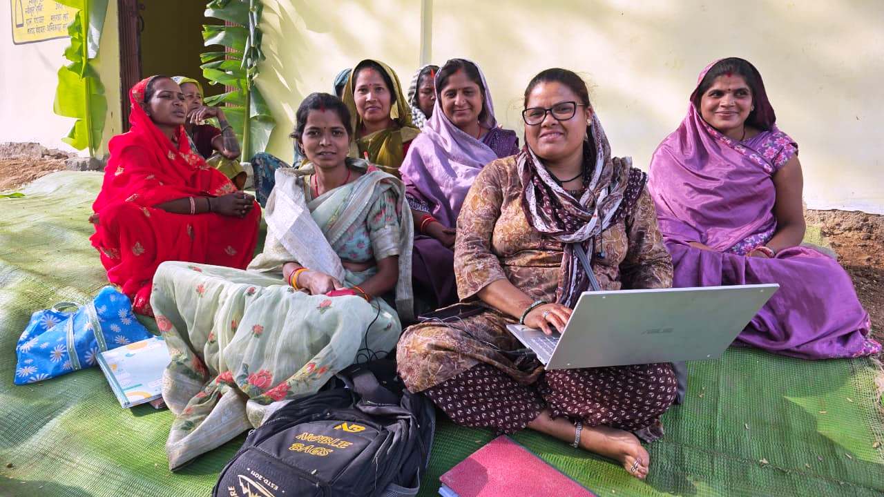 बैंक सखी बन आशा एक्का ने लिखी आत्मनिर्भरता की नई इबारत, 5 करोड़ से अधिक का किया ट्रांजेक्शन