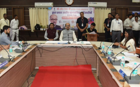 राज्यपाल डेका ने ली ब्लॉक स्तरीय प्रशासनिक अधिकारियों की समीक्षा बैठक