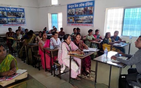 पशु सखियों के प्रशिक्षण से ग्रामीण अर्थव्यवस्था को नई दिशा